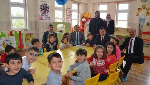 Haliliye Kaymakamı ve İl Milli Eğitim Müdürü Şehit İbrahim Halil Yıldırım Anaokulu Öğrencilerini Ziyaret Ettiler