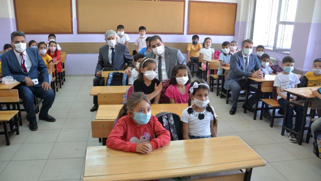 Okulun İlk Gününde İbn-i Sina İlkokuluna Ziyaret