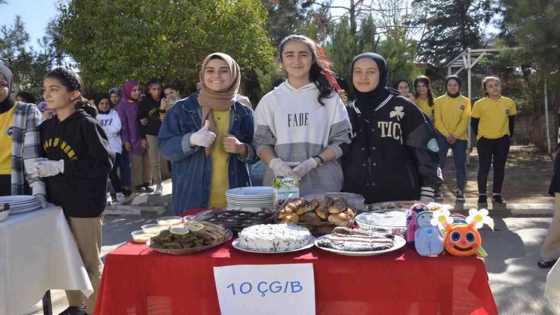 Eyyübiye Ayhan Şahenk Mesleki ve Teknik Anadolu Lisesi'nin Genç Yüreklerinden Anlamlı Kermes