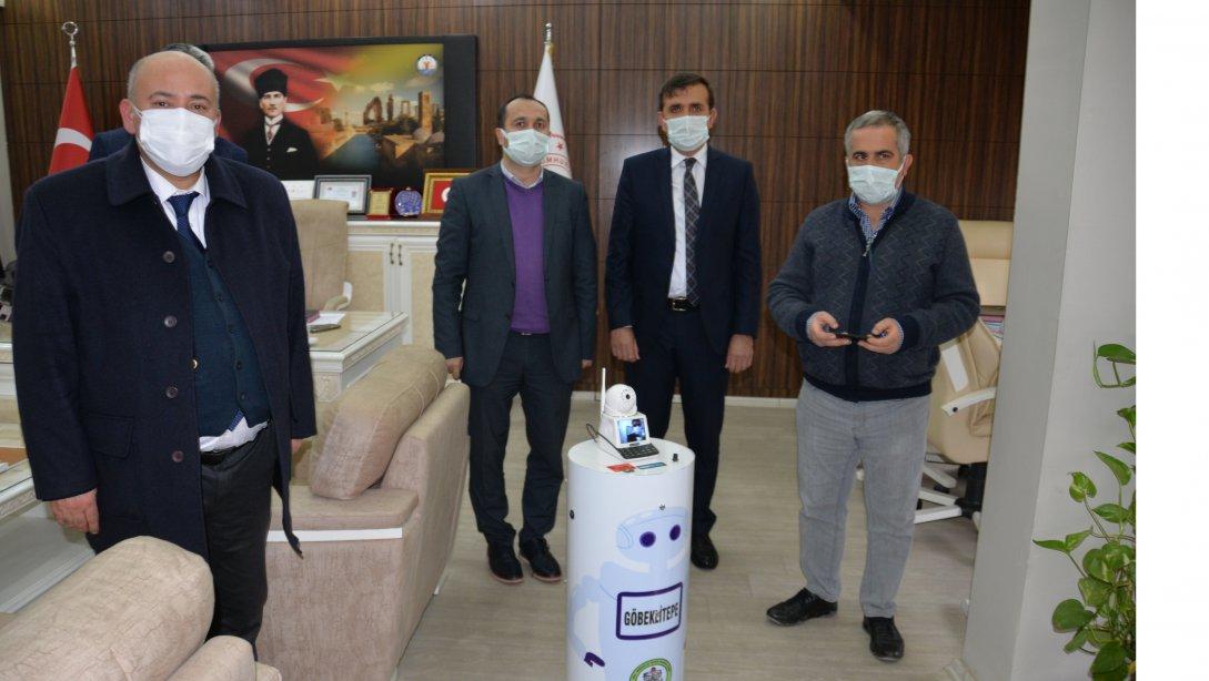 Urfa MTAL Robot Ekibi Tarafından Tasarlanan Robot ''GÖBEKLİTEPE'' Sağlık İl Müdürlüğüne Hediye Edildi