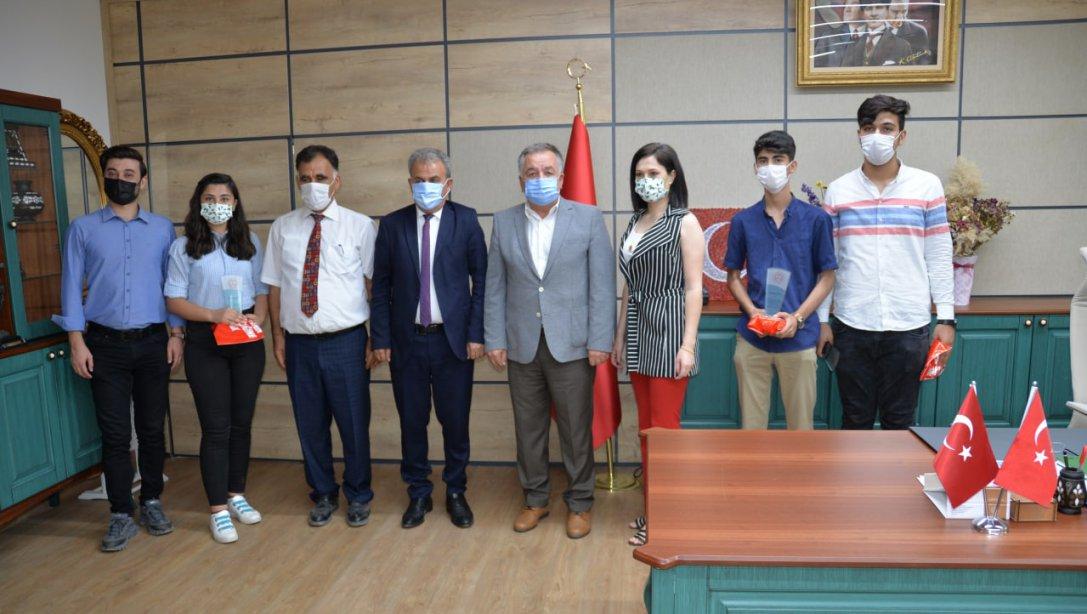 Suruç Fen Lisesinin TÜBİTAK Türkiye Birincisi Öğrencileri Müdürlüğümüzü Ziyaret Ettiler