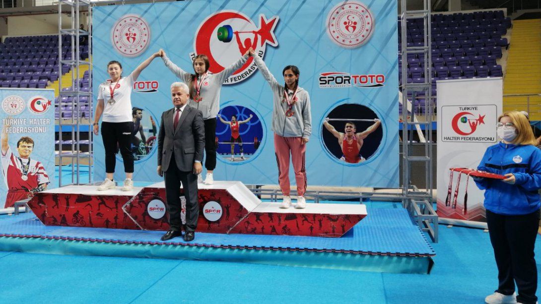Viranşehir Hadi Kutlu MTAL Öğrencisi Seher TOPAL U23 Halter Şampiyonasında Türkiye Üçüncüsü Oldu