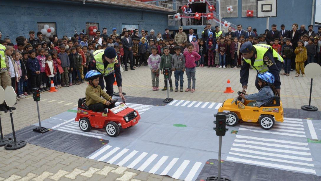 Jandarma'dan Öğrencilerimize Trafik Eğitimi