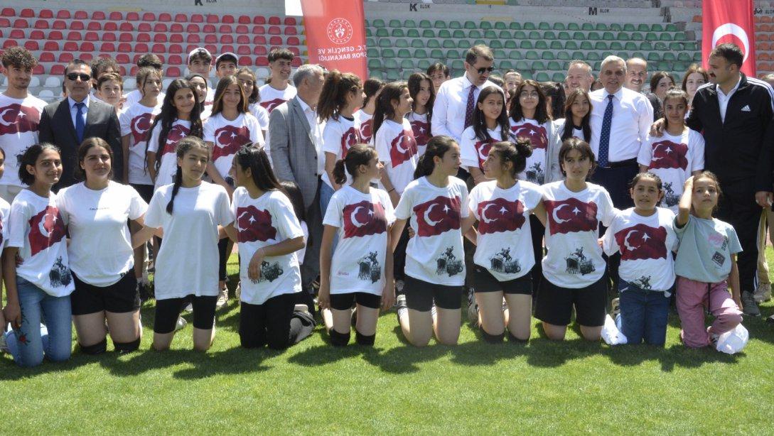19 Mayıs Atatürk'ü Anma Gençlik ve Spor Bayramı  Şanlıurfa 11 Nisan Stadyumu'nda Etkinliklerle Kutlandı