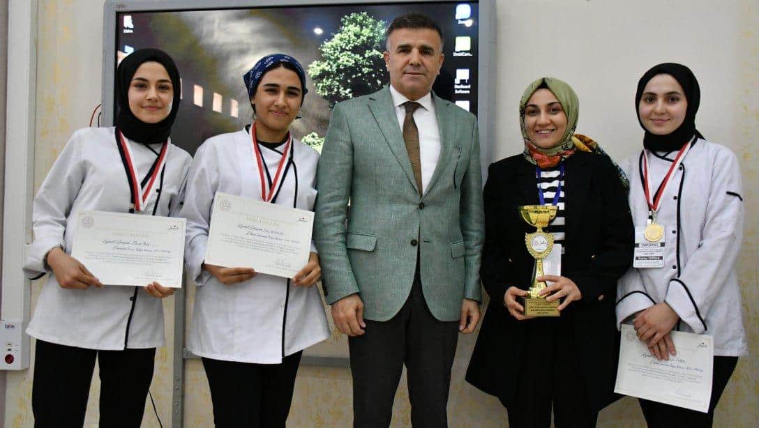 Gastronomi Festivali ve Yemek Yarışması Bölge Seçmelerinde Bahçelievler Saadet Özdemir Mesleki ve Teknik Anadolu Lisesi Birinci!
