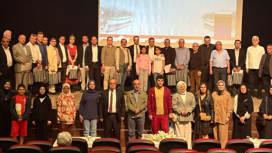 Kalemlerin Sesi Yükseldi: Birecik'te Şiir Severler Bir Araya Geldi