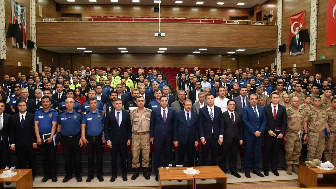 Şanlıurfa Valisi Hasan Şıldak Başkanlığında Okul Güvenliği Toplantısı Gerçekleştirildi
